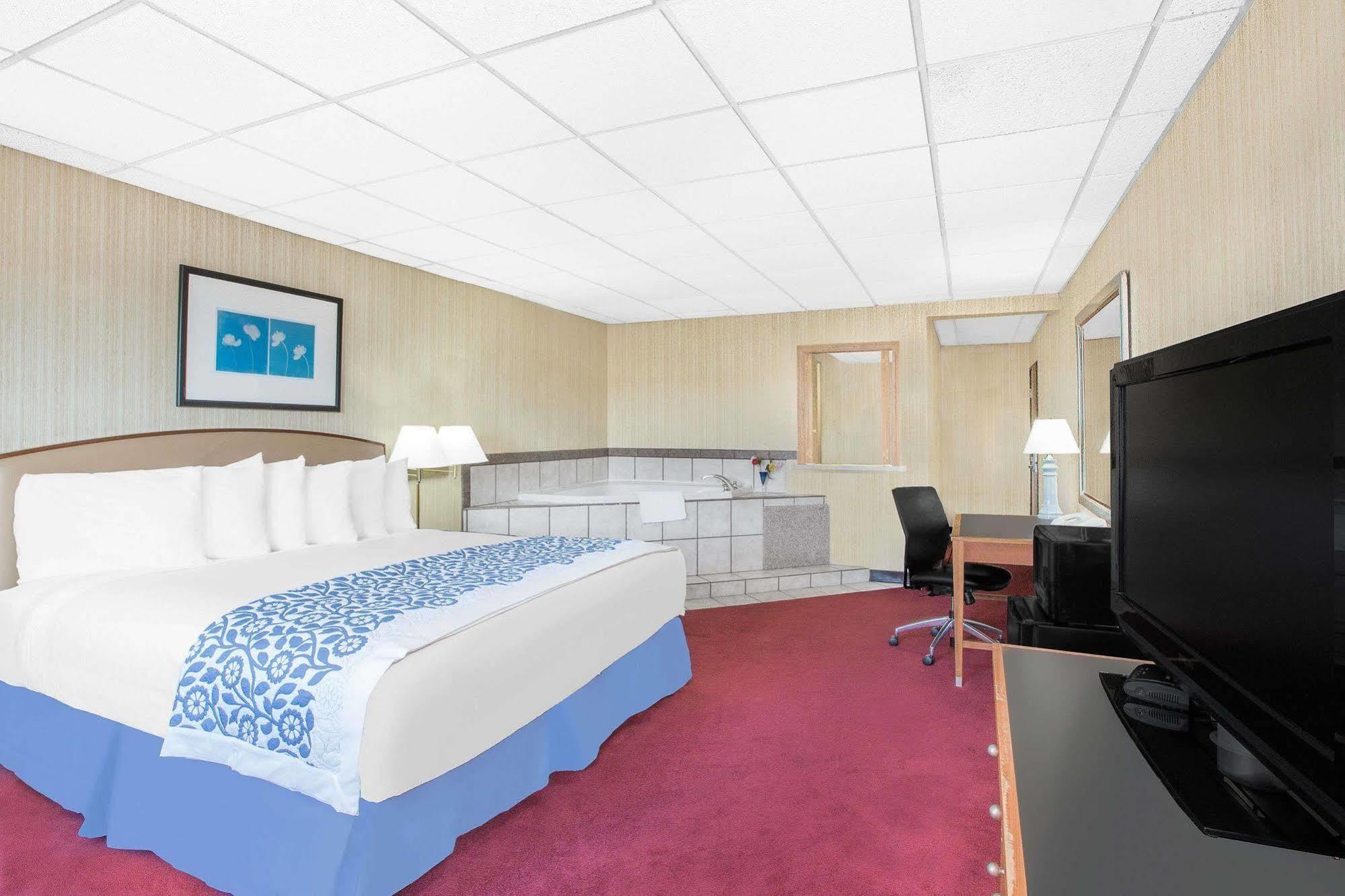 Days Inn By Wyndham Emporia Zewnętrze zdjęcie