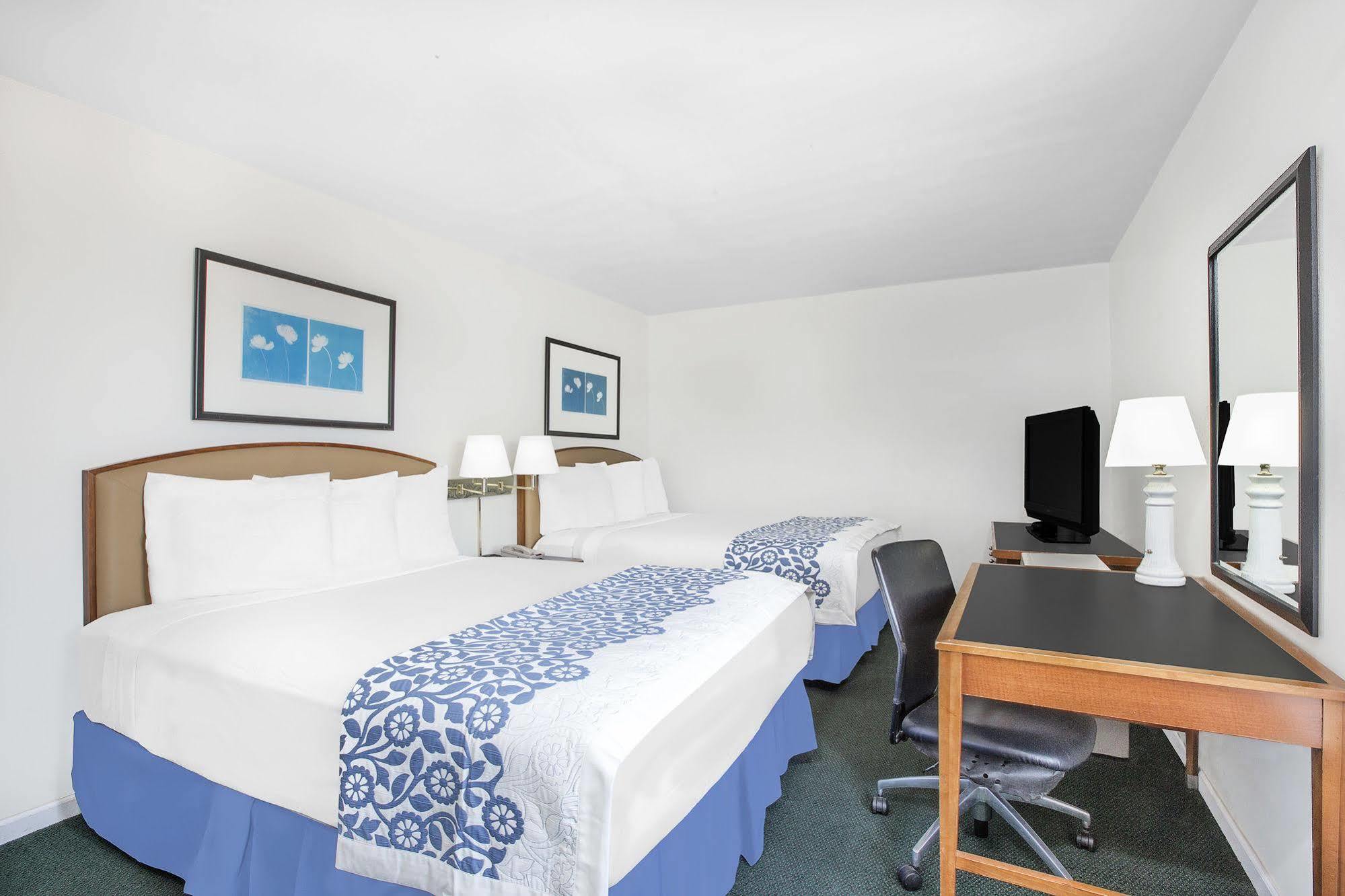 Days Inn By Wyndham Emporia Zewnętrze zdjęcie