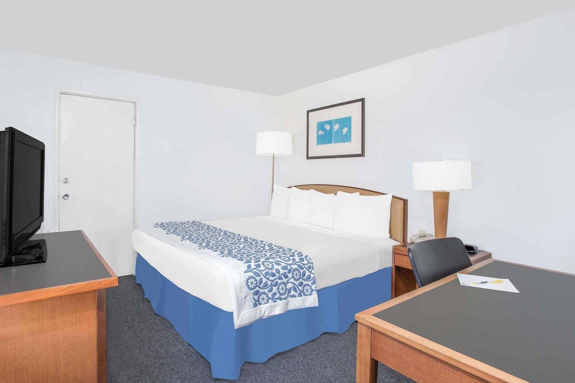 Days Inn By Wyndham Emporia Zewnętrze zdjęcie