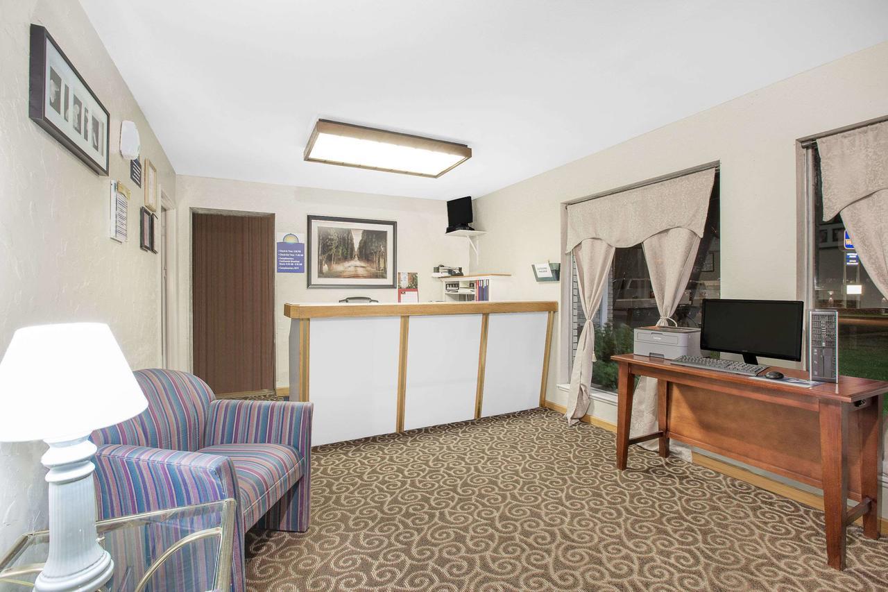 Days Inn By Wyndham Emporia Zewnętrze zdjęcie